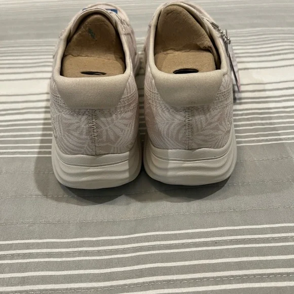 Skechers Womens Casual Shoes - Picture 3 of 4